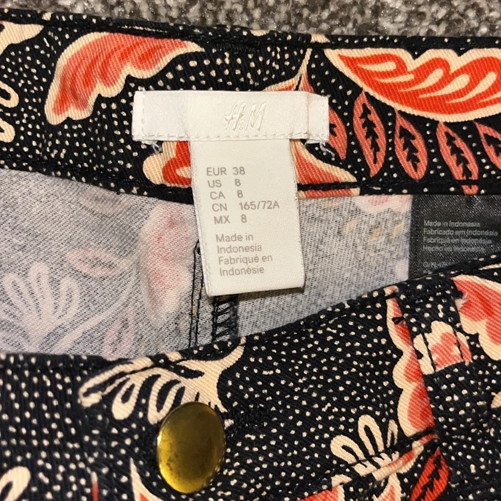 H&M patterned low rise shorts